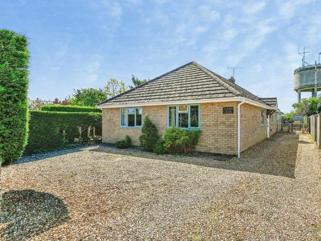3 bedroom detached bungalow for sale