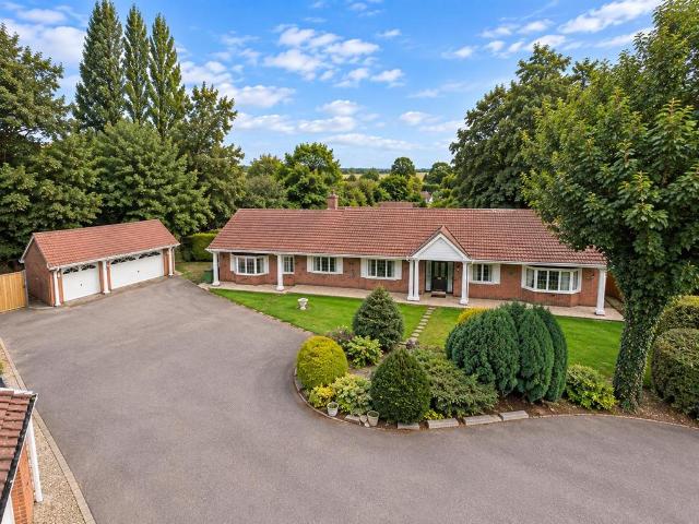 3 bedroom detached bungalow for sale