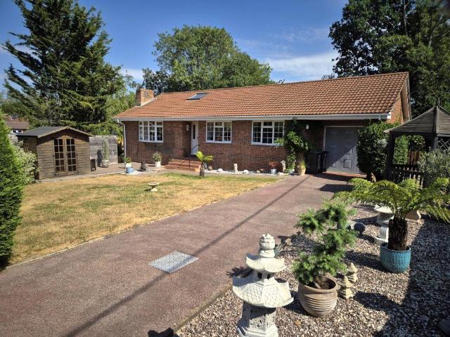 3 bedroom detached bungalow for sale