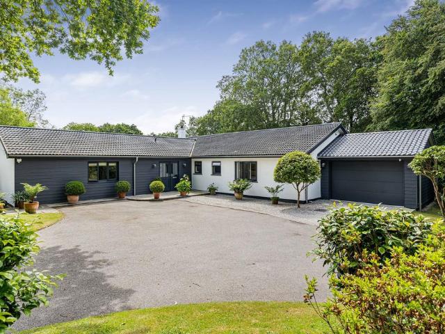 4 bedroom detached bungalow for sale