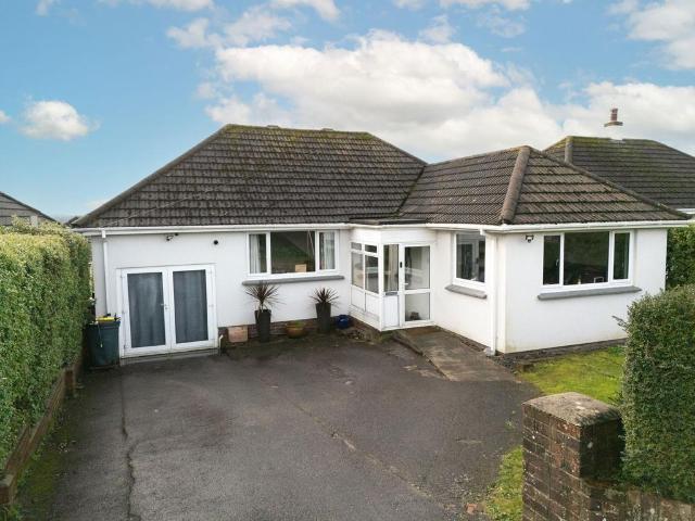 3 bedroom detached bungalow for sale