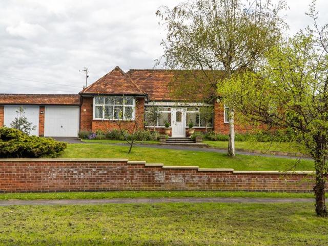 3 bedroom detached bungalow for sale