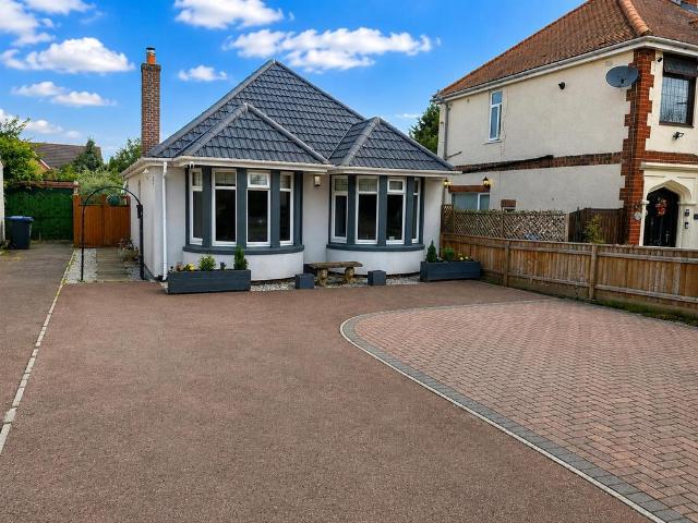 3 bedroom detached bungalow for sale