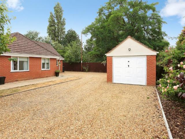 3 bedroom detached bungalow for sale
