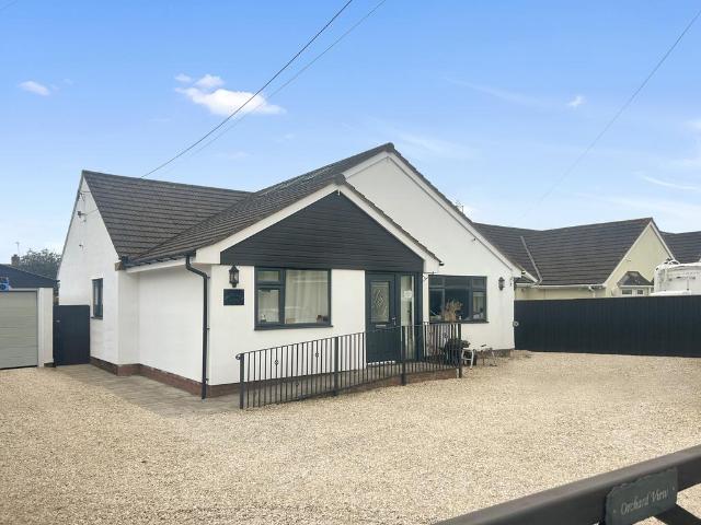 3 bedroom detached bungalow for sale