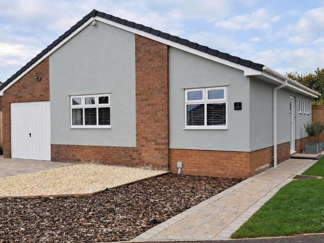 3 bedroom detached bungalow for sale