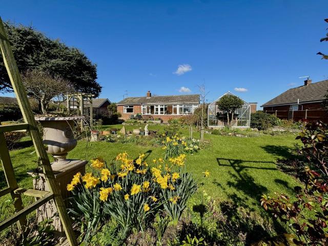 3 bedroom detached bungalow for sale