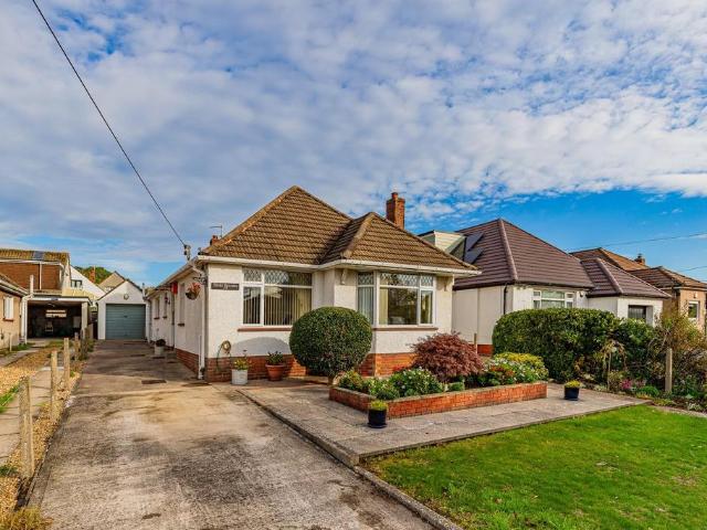 3 bedroom detached bungalow for sale