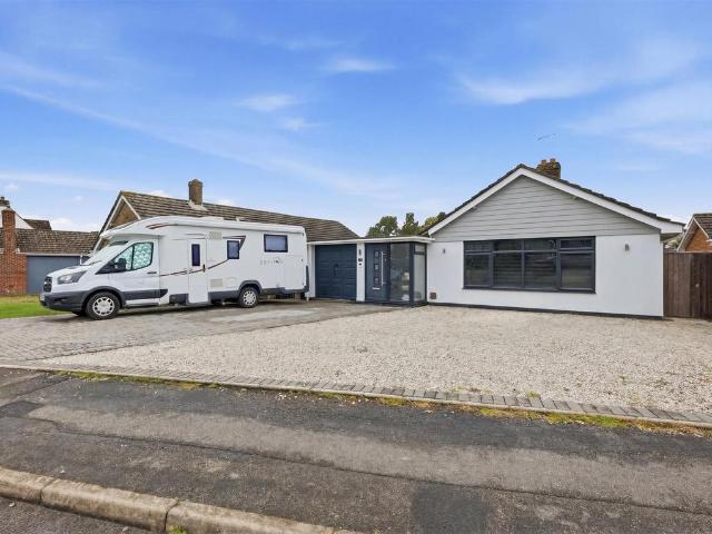 3 bedroom detached bungalow for sale
