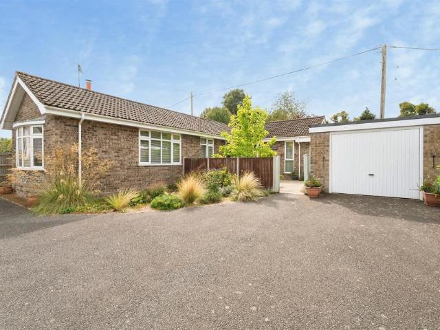 3 bedroom detached bungalow for sale