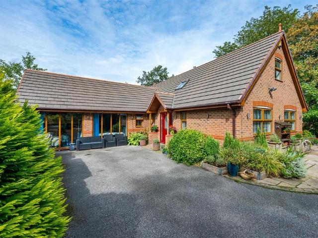 3 bedroom detached bungalow for sale