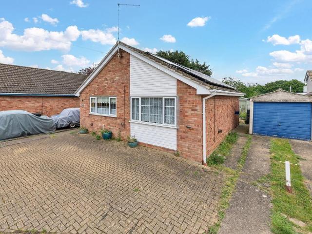 3 bedroom detached bungalow for sale