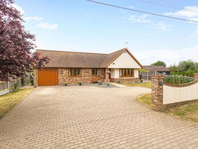 3 bedroom detached bungalow for sale