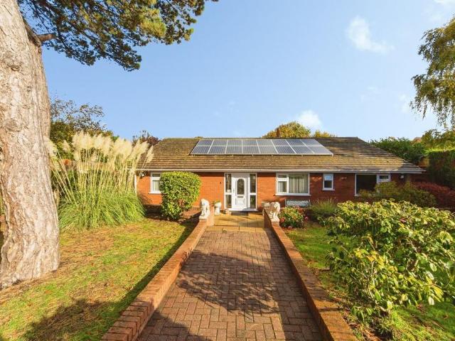3 bedroom detached bungalow for sale