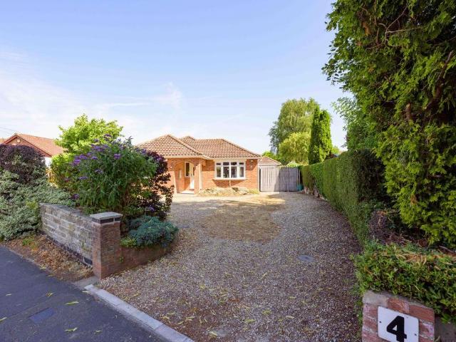 3 bedroom detached bungalow for sale