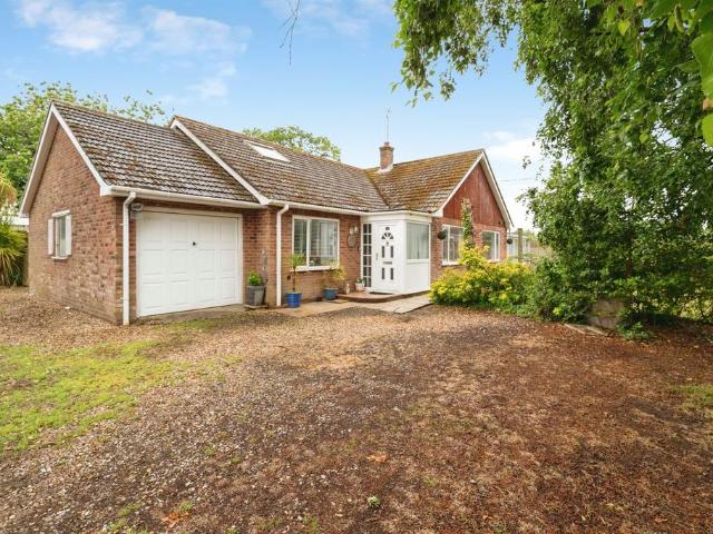3 bedroom detached bungalow for sale