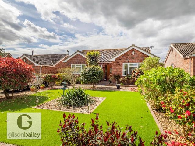 3 bedroom detached bungalow for sale