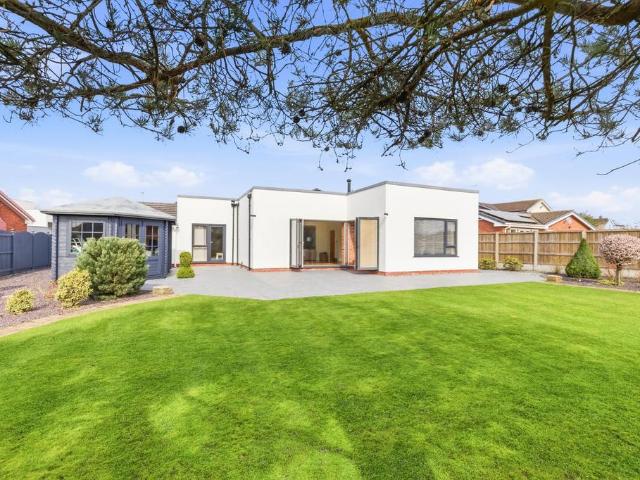 3 bedroom detached bungalow for sale