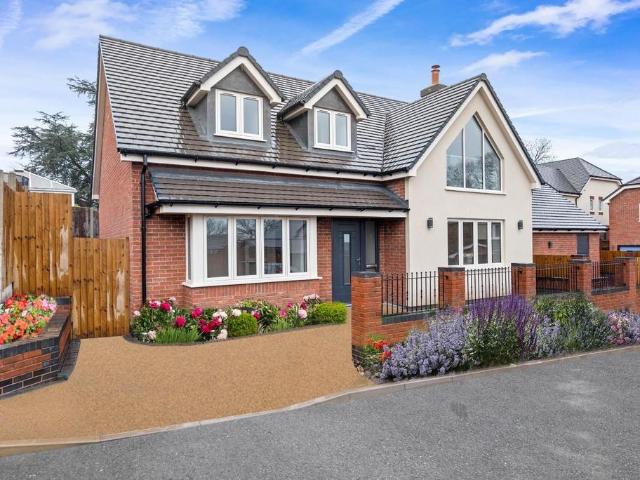 3 bedroom detached bungalow for sale