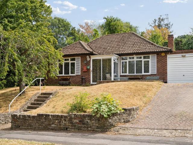 3 bedroom detached bungalow for sale