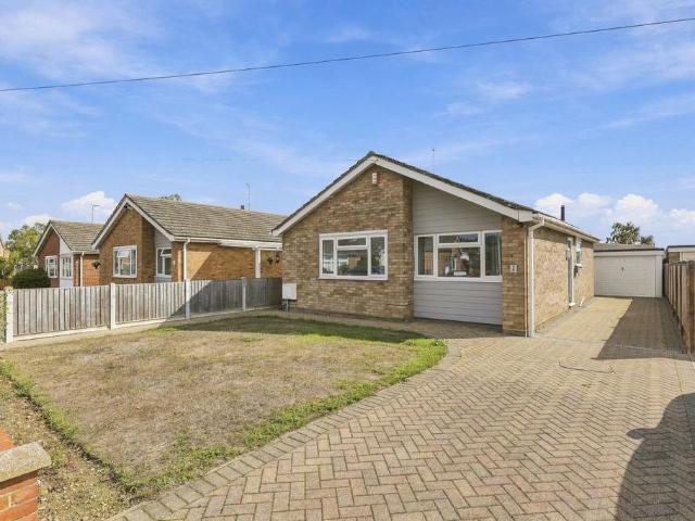 3 bedroom detached bungalow for sale