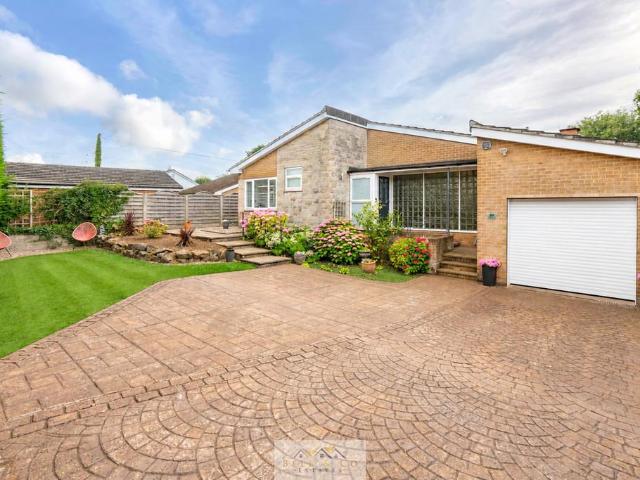 3 bedroom detached bungalow for sale