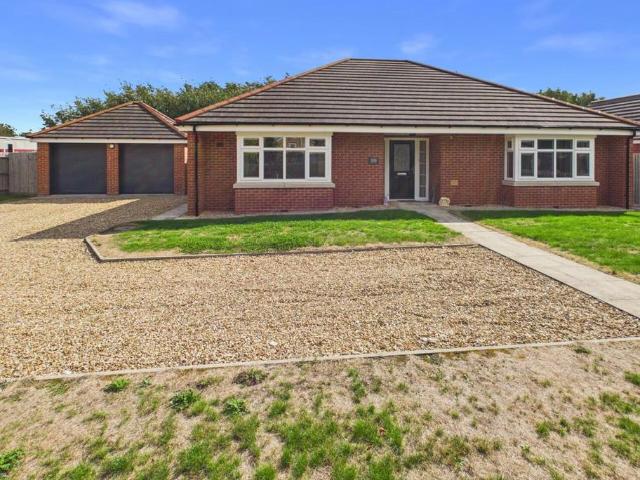 3 bedroom detached bungalow for sale