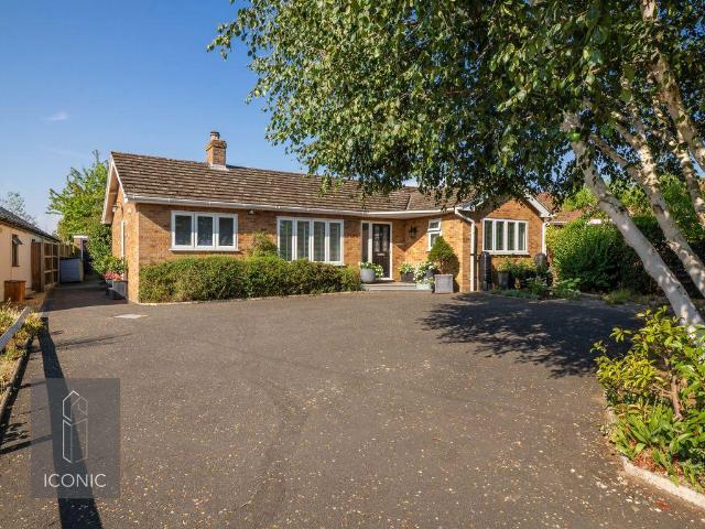 3 bedroom detached bungalow for sale
