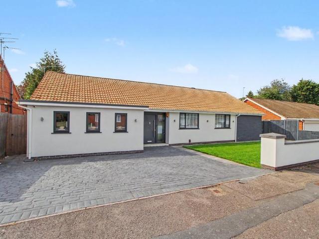 3 bedroom detached bungalow for sale