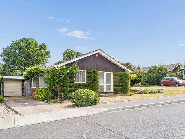 3 bedroom detached bungalow for sale