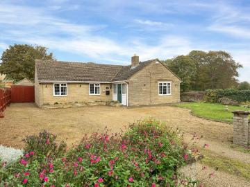 3 bedroom detached bungalow for sale