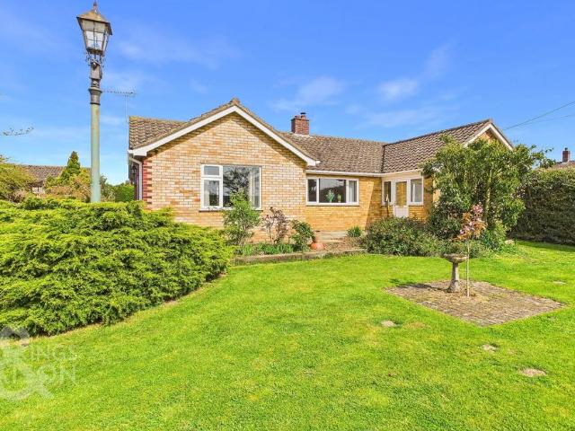 3 bedroom detached bungalow for sale