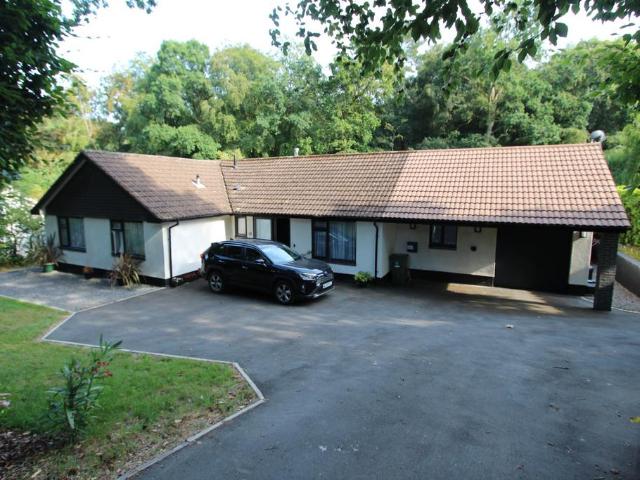 3 bedroom detached bungalow for sale