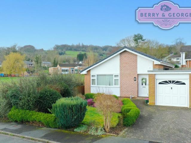 3 bedroom detached bungalow for sale