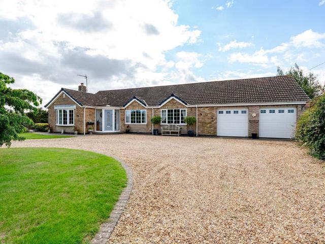 3 bedroom detached bungalow for sale