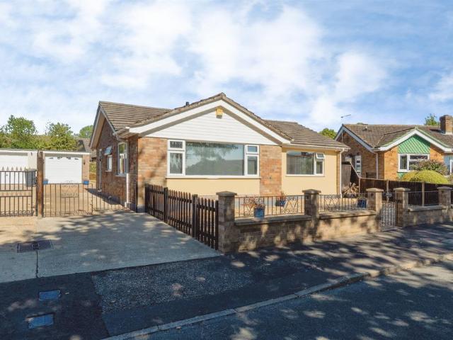3 bedroom detached bungalow for sale