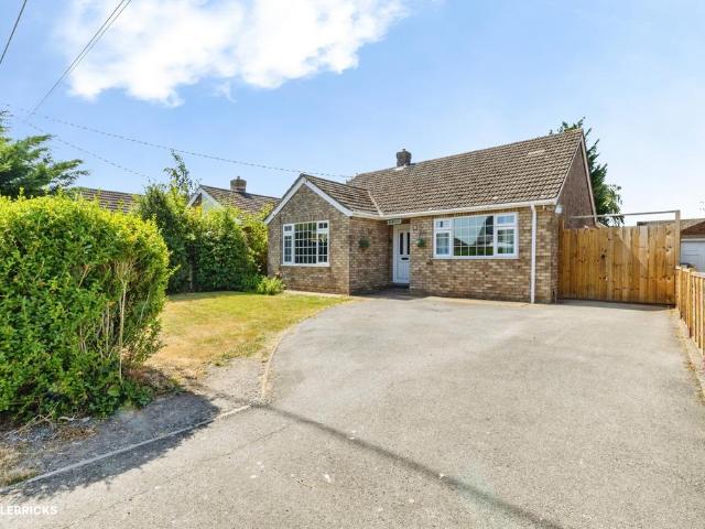 3 bedroom detached bungalow for sale
