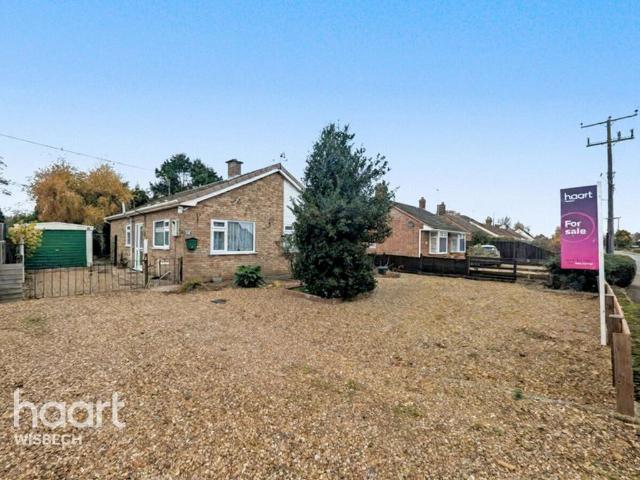 3 bedroom detached bungalow for sale