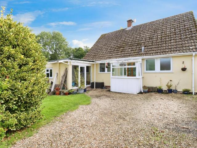 3 bedroom detached bungalow for sale