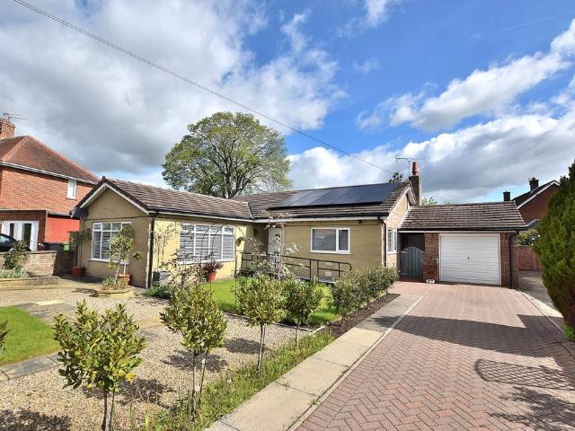 3 bedroom detached bungalow for sale