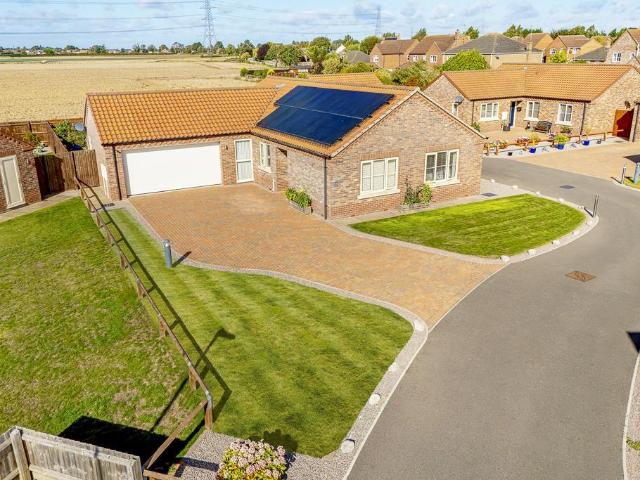 3 bedroom detached bungalow for sale