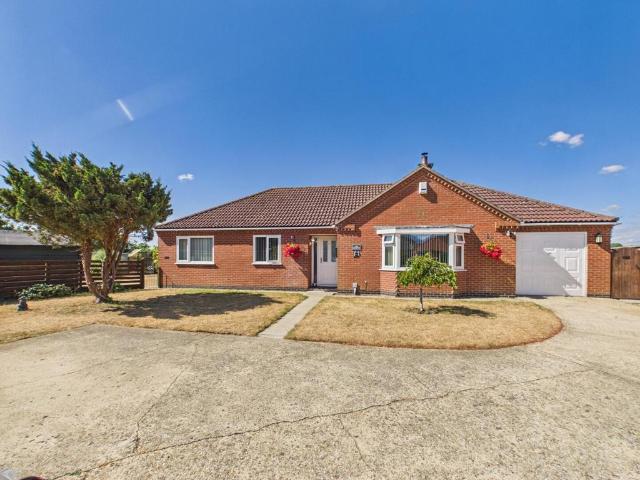 3 bedroom detached bungalow for sale