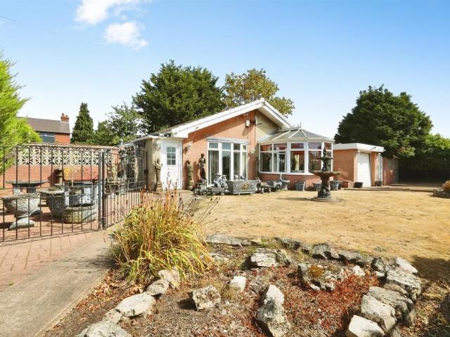 3 bedroom detached bungalow for sale