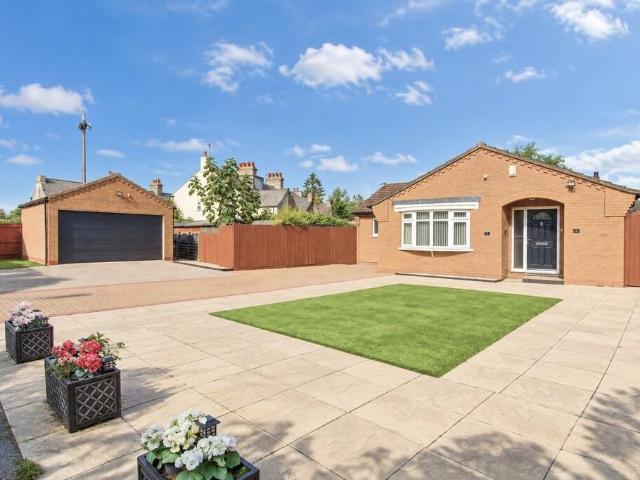3 bedroom detached bungalow for sale