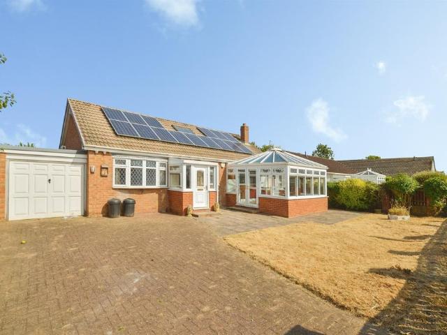 3 bedroom detached bungalow for sale
