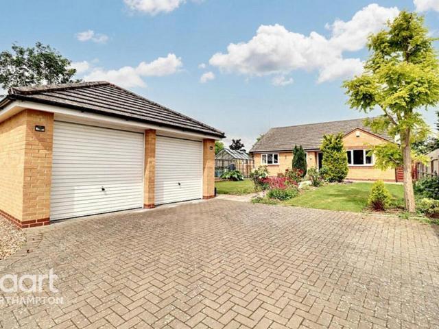 3 bedroom detached bungalow for sale