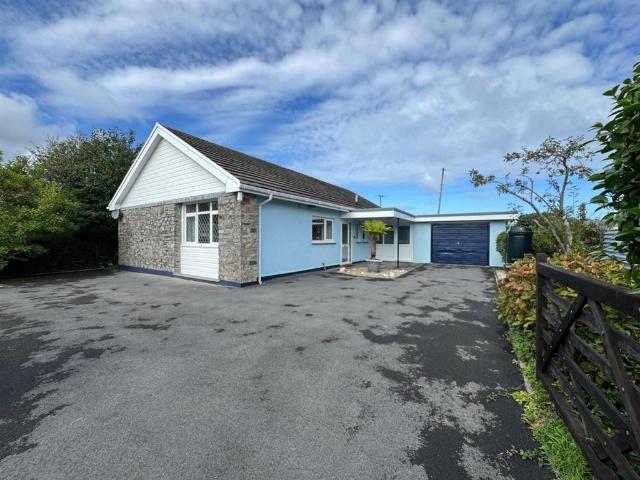 3 bedroom detached bungalow for sale
