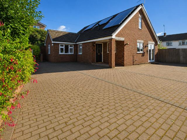 3 bedroom detached bungalow for sale