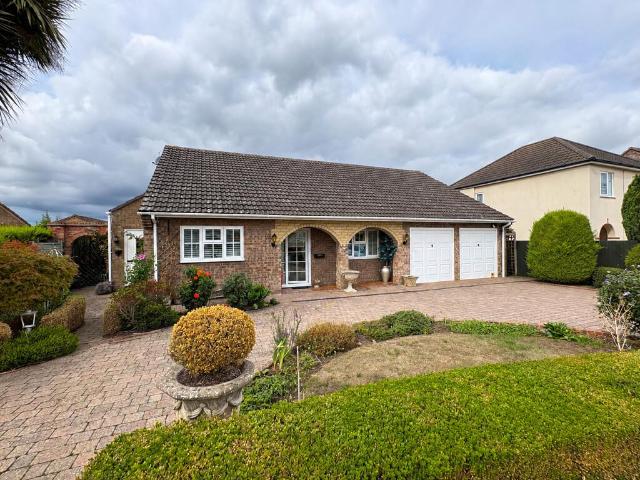 3 bedroom detached bungalow for sale