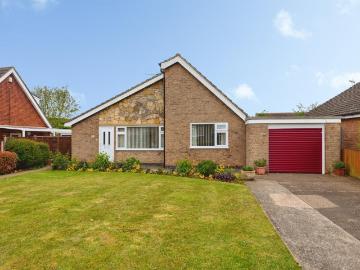 3 bedroom detached bungalow for sale